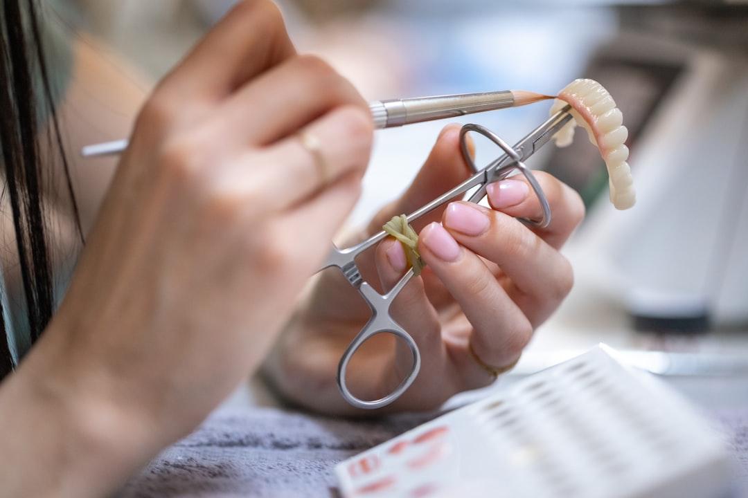 Tratamiento de Prótesis Fija (Coronas) en Renova Dental